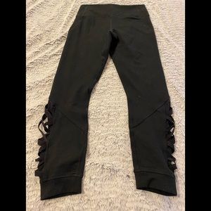Fabletics black leggings size small. Cute X looping.